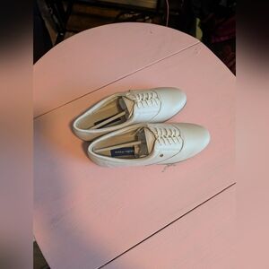 NWT‎ Easy Spirit Loafer Style Sneakers Size 9- White Pair